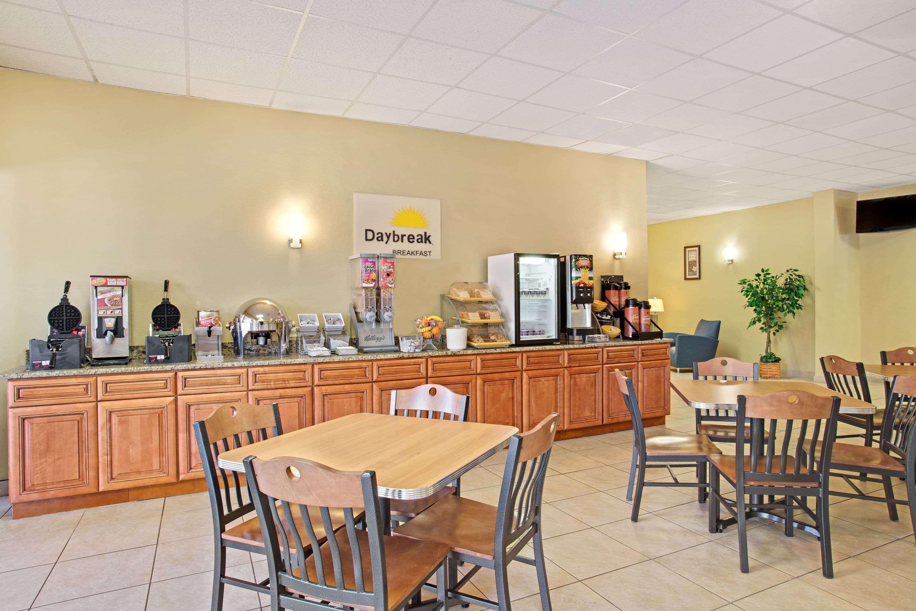 Days Inn By Wyndham Orlando Airport Florida Mall Williamsburg Exterior photo