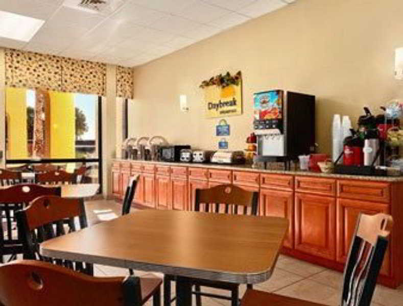 Days Inn By Wyndham Orlando Airport Florida Mall Williamsburg Restaurant photo