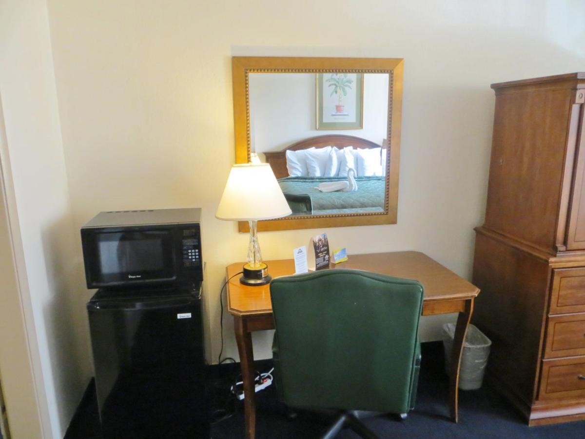 Days Inn By Wyndham Orlando Airport Florida Mall Williamsburg Room photo